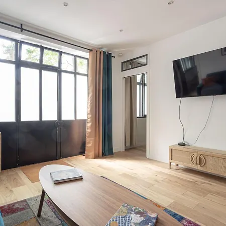 Grand Climatise 2br Avec Terrasse *