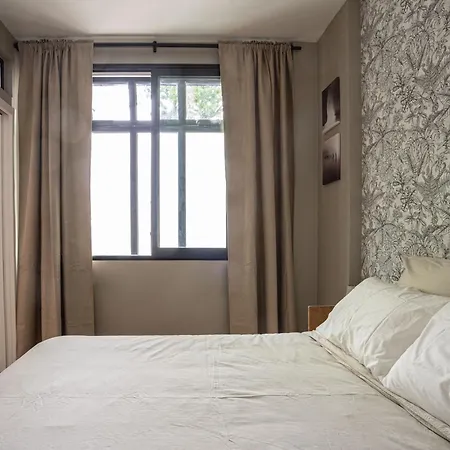 Grand Climatise 2br Avec Terrasse * Paris