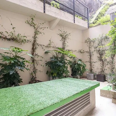Grand Climatise 2br Avec Terrasse Paris